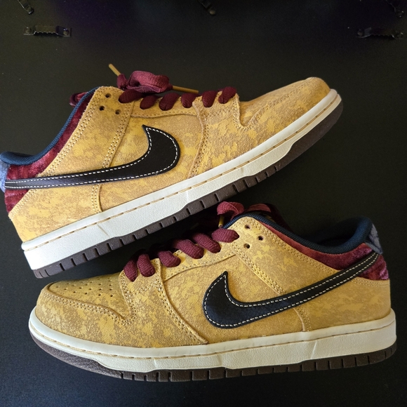 Nike Other - Nike SB Dunk Low Pro City Of Cinema Gold FZ1278-200 Size 6.5 Men Or 8 Women